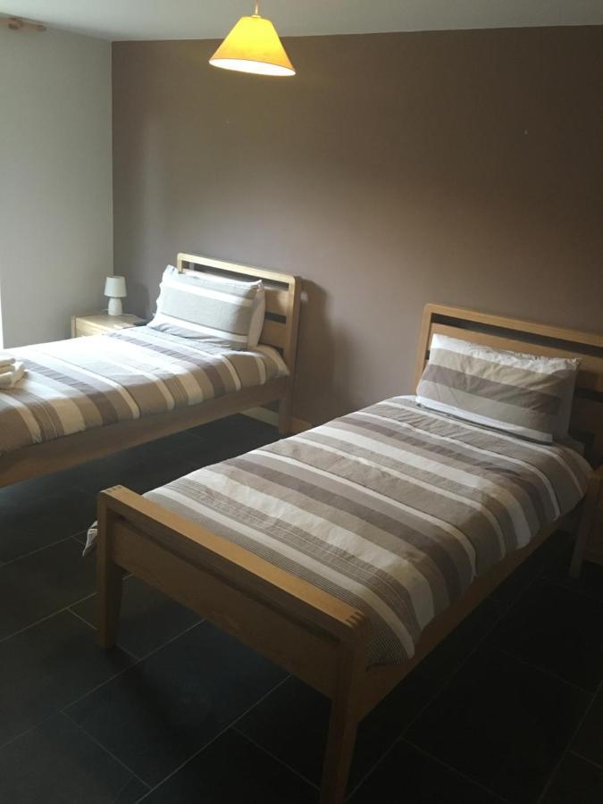 Old Skool Accommodation Trawsfynydd Buitenkant foto